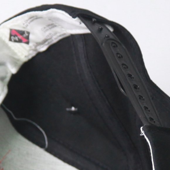 Vintage Carolina Hurricanes Officially Licensed Ballcap Snapback NWT NHL Hockey - Picture 5 of 5